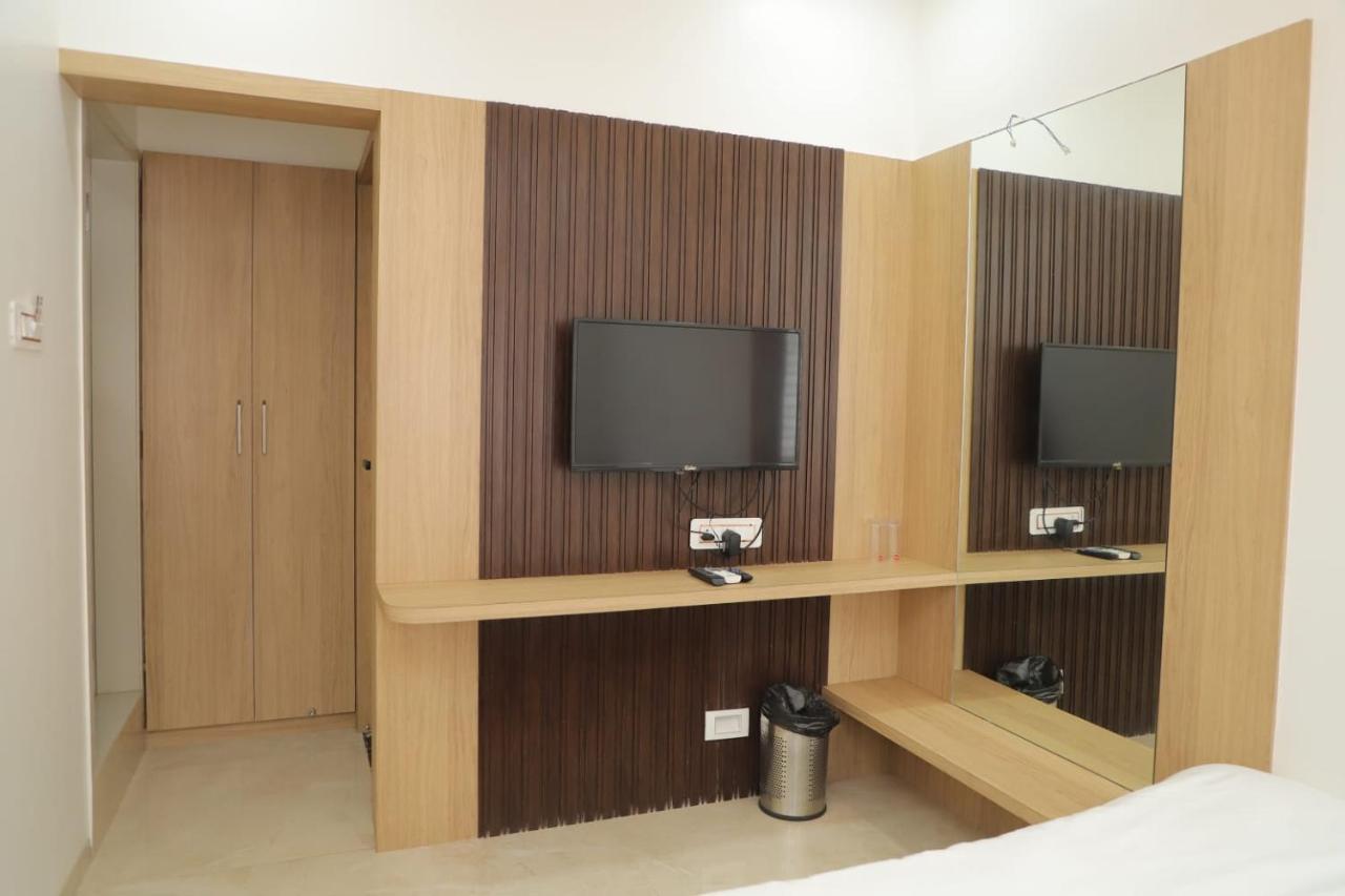 Hotel Dwarka Palace アフマドナガル エクステリア 写真