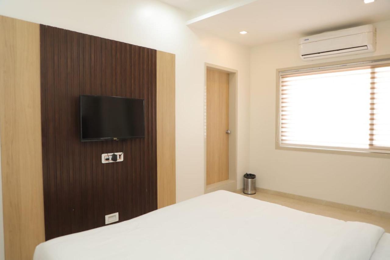 Hotel Dwarka Palace アフマドナガル エクステリア 写真